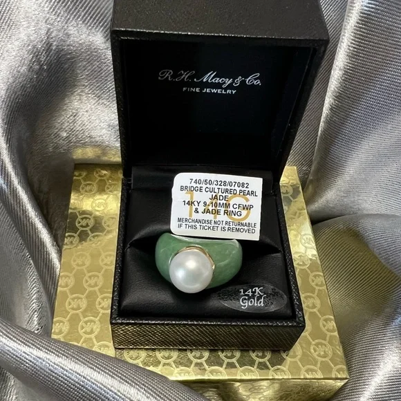 Pearl Jade Ring - Picture 1 of 3